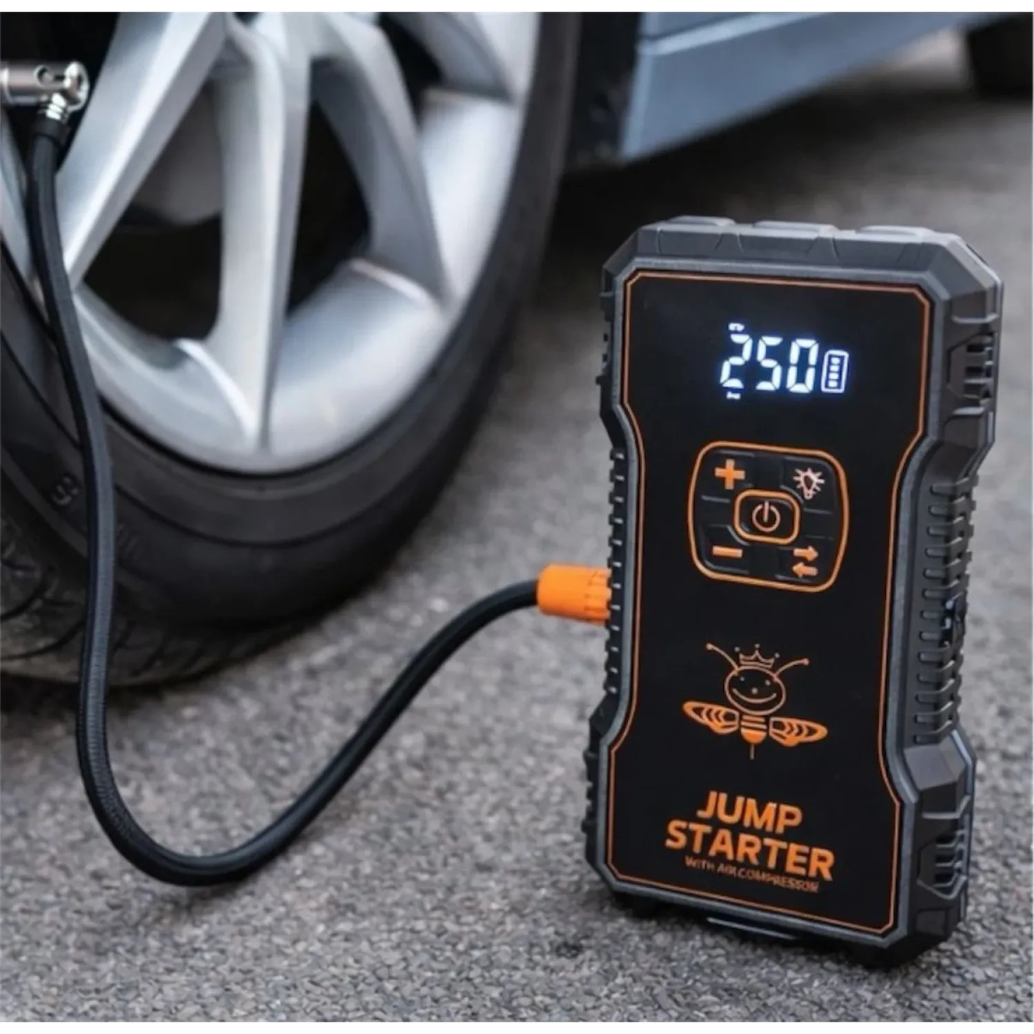 Голям Стартерен Бустер за Автомобил Външна Батерия POWER BANK 12V JUMP STARTER Стартер за Акумулатор Подаване на Ток 4в1 с Компресор и Фенер